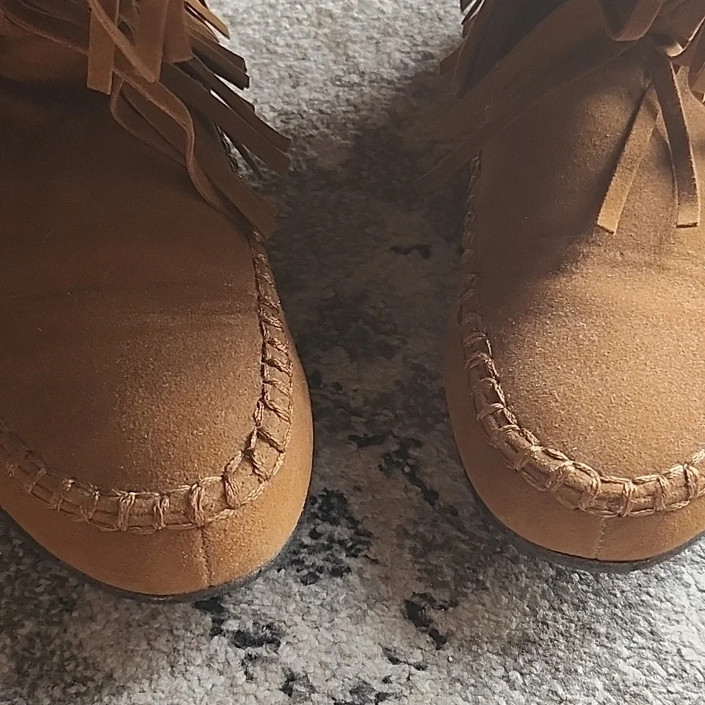Moccasin Fringe Boots - Picture 2 of 8